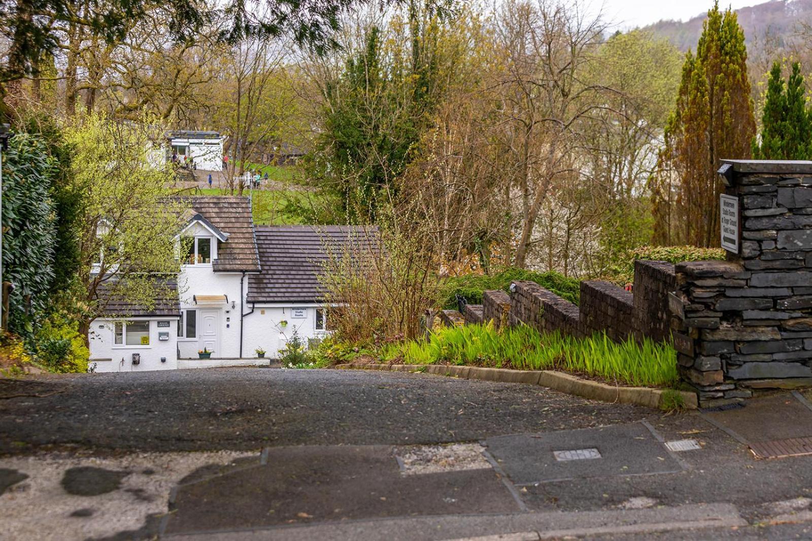 Roger Ground Guest House - With Onsite Car Parking Windermere Exterior photo